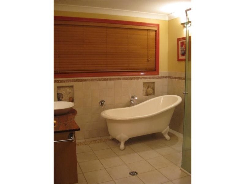 18 Beaumont Drive, East Lismore NSW 2480