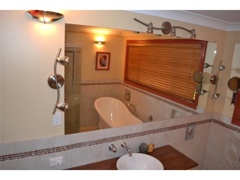 18 Beaumont Drive, East Lismore NSW 2480