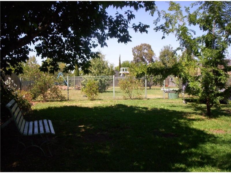 110 Pell Street, Howlong NSW 2643