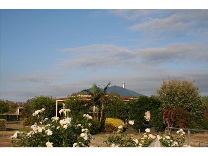 4 Hillsview Drive, Table Top NSW 2640