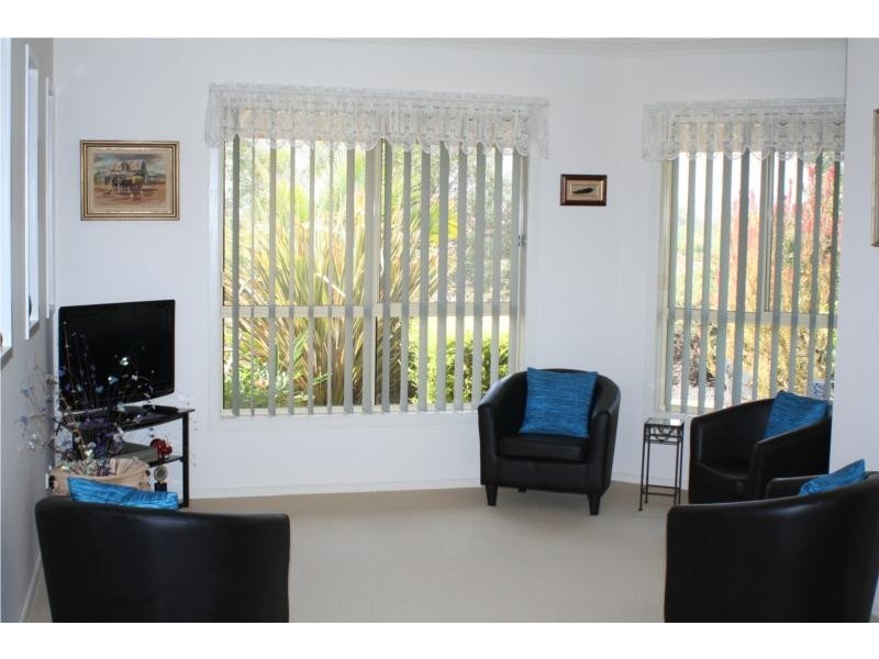 4 Hillsview Drive, Table Top NSW 2640