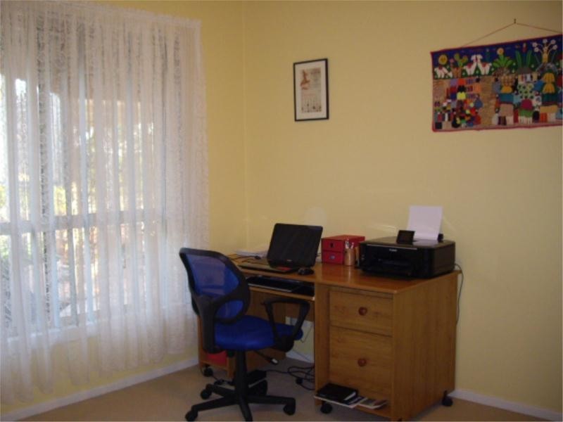 4 Hillsview Drive, Table Top NSW 2640