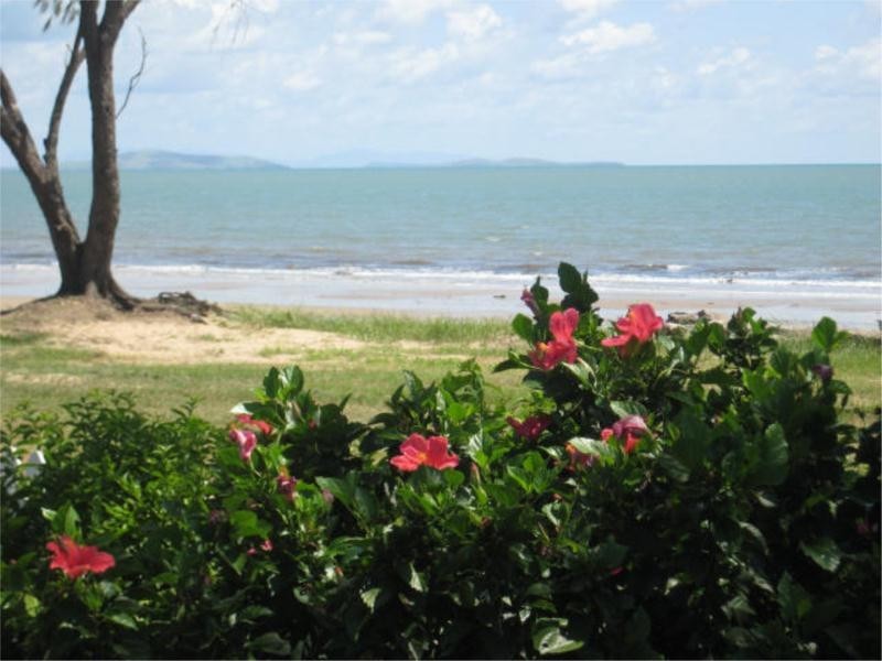 93 Cay Street, Saunders Beach QLD 4818