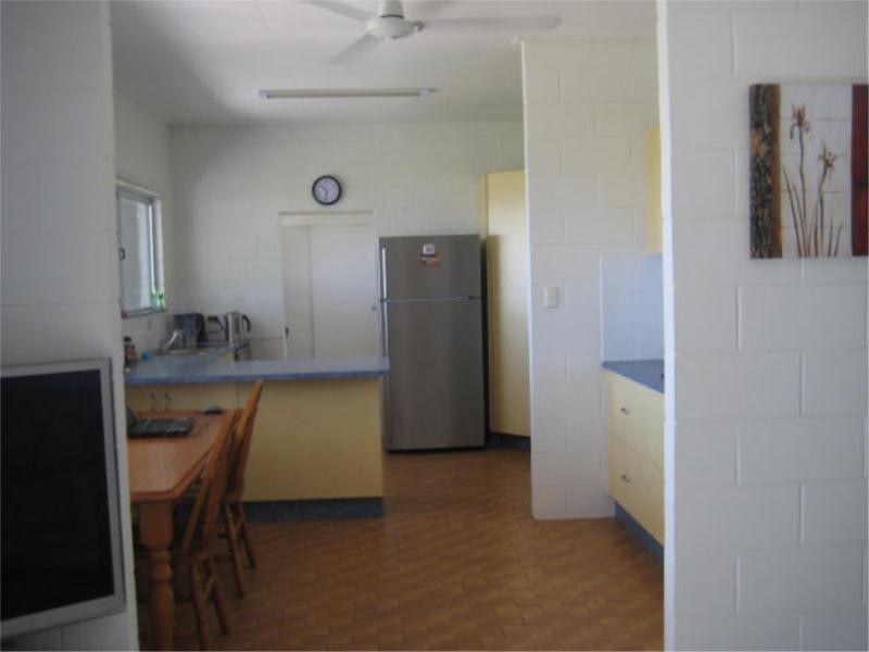 93 Cay Street, Saunders Beach QLD 4818