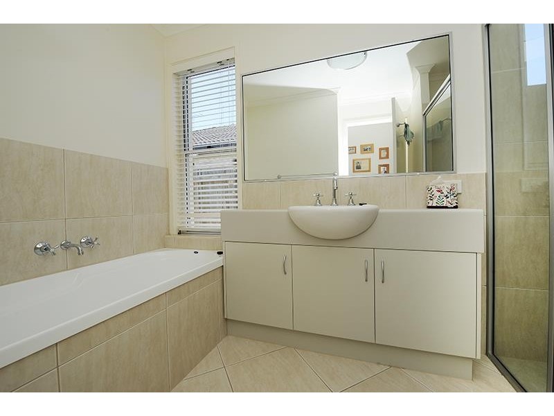 18 Gillingham Place, Pelican Waters QLD 4551