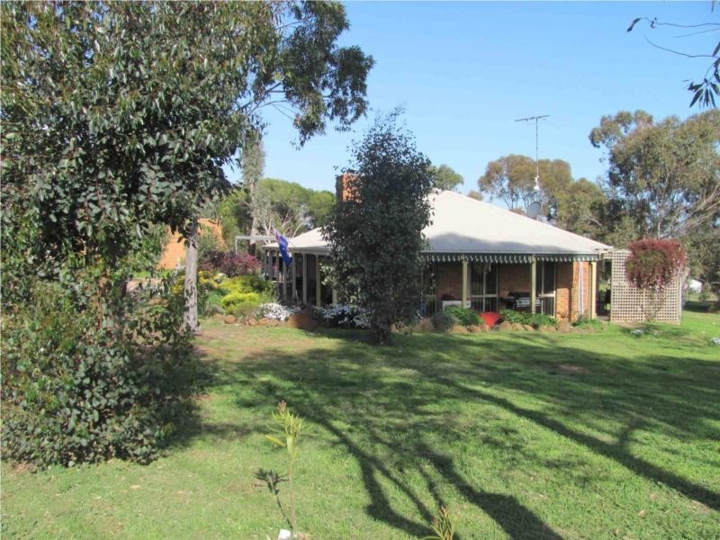 33 Nathan Drive, Bacchus Marsh VIC 3340