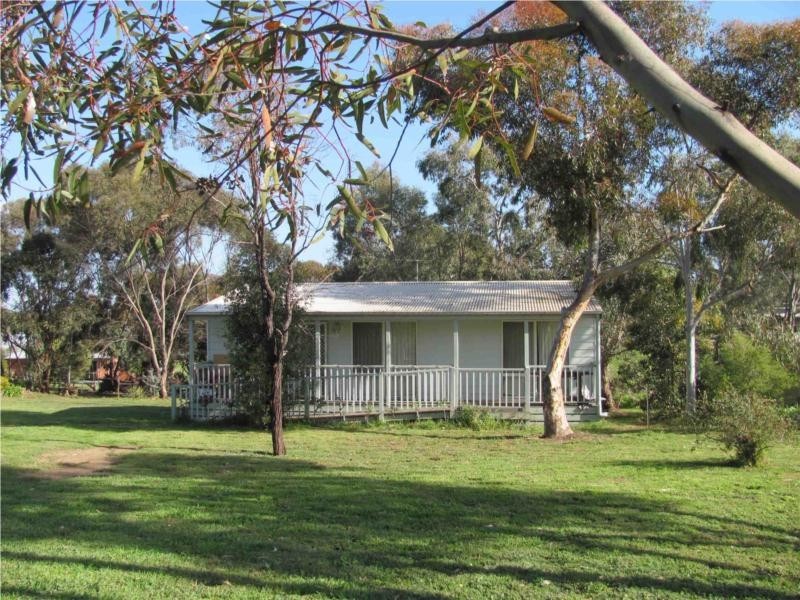33 Nathan Drive, Bacchus Marsh VIC 3340