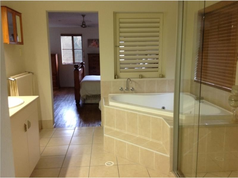 2 Gill Court, Mudgeeraba QLD 4213