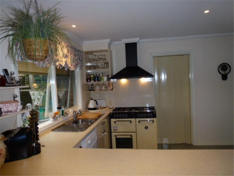 42 Albert Place, Dingley Village VIC 3172