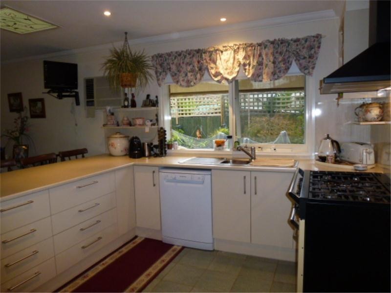 42 Albert Place, Dingley Village VIC 3172