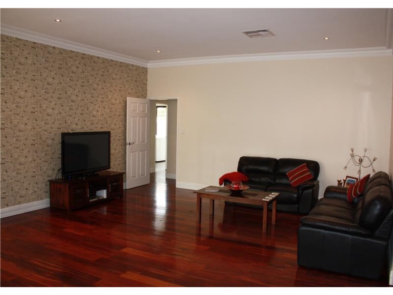 4 Concord Terrace, Atwell WA 6164