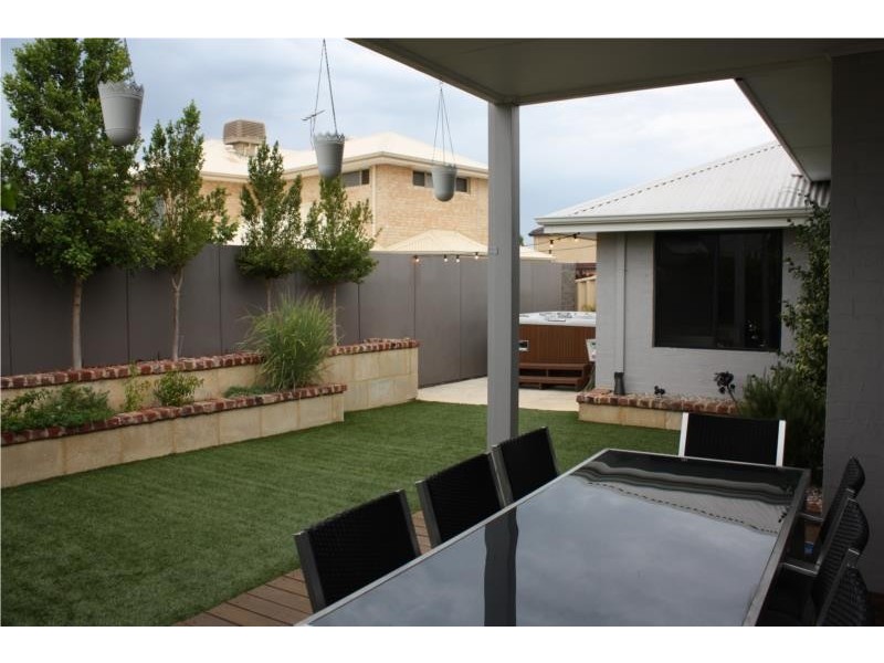 4 Concord Terrace, Atwell WA 6164