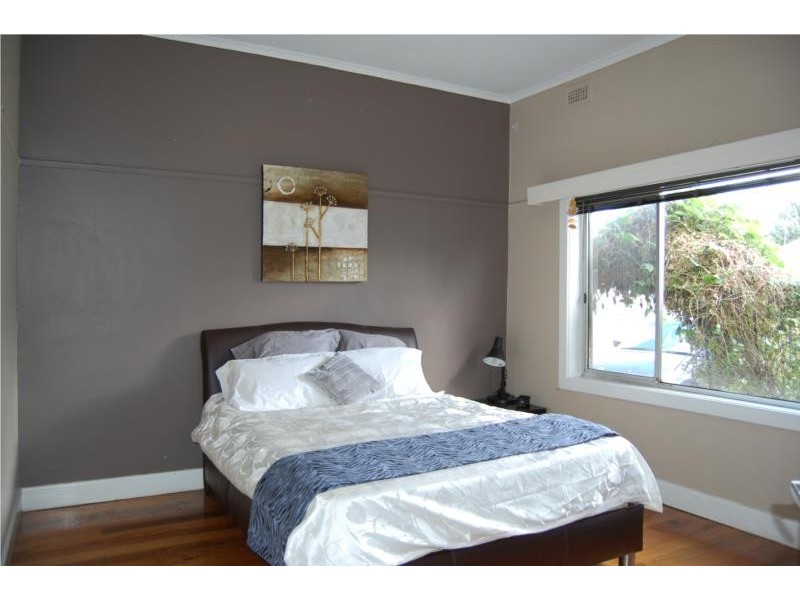 1/2 Dubbo street, Sunshine VIC 3020