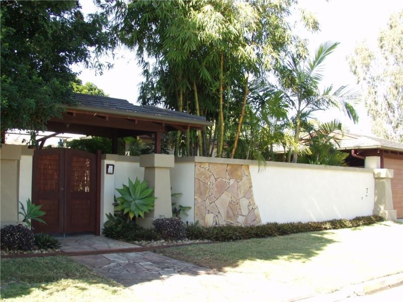 7 FAIRWAY AVENUE, Bundall QLD 4217