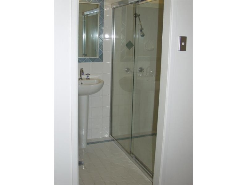 7 FAIRWAY AVENUE, Bundall QLD 4217