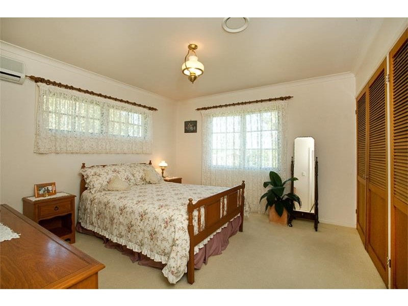 27 Laurinda Crescent, Springwood QLD 4127