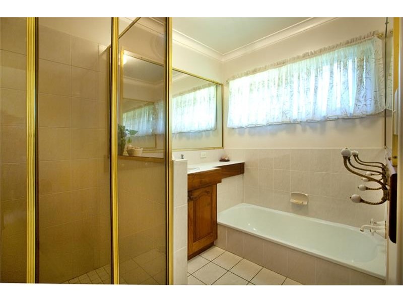 27 Laurinda Crescent, Springwood QLD 4127