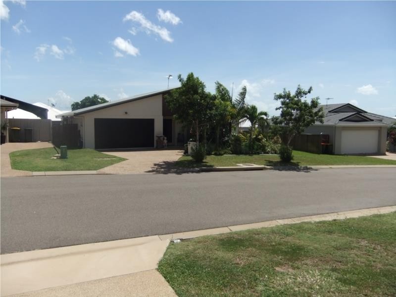 14 Hempel Street, Bushland Beach QLD 4818