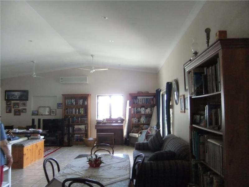 14 Hempel Street, Bushland Beach QLD 4818