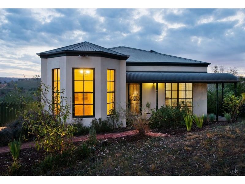 131 Underbank Boulevarde, Bacchus Marsh VIC 3340