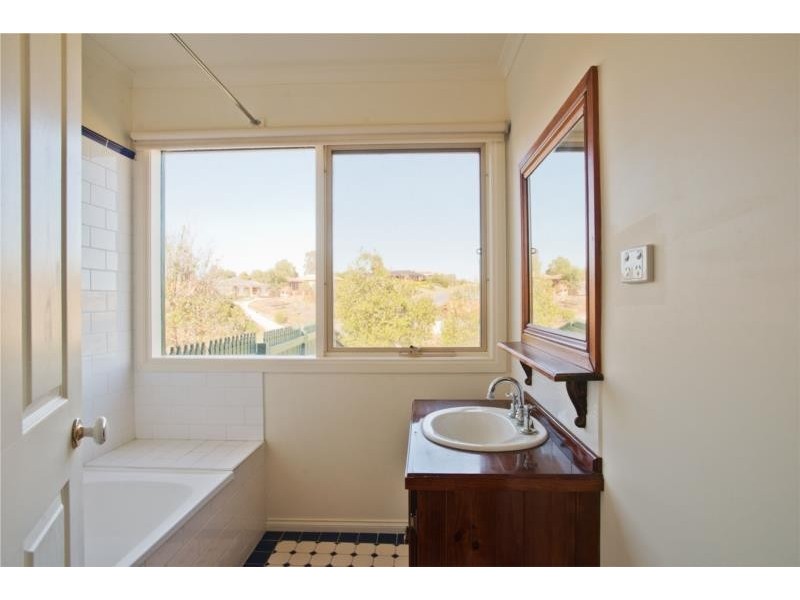 131 Underbank Boulevarde, Bacchus Marsh VIC 3340