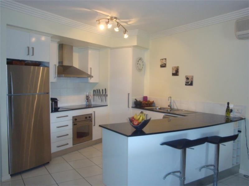 2/289 Esplanade, Cairns North QLD 4870