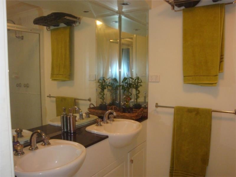 2/289 Esplanade, Cairns North QLD 4870