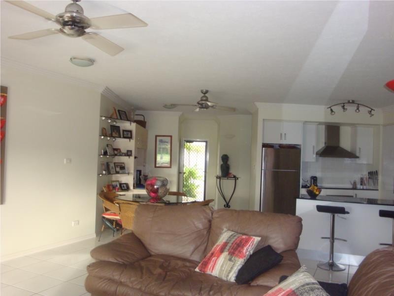 2/289 Esplanade, Cairns North QLD 4870