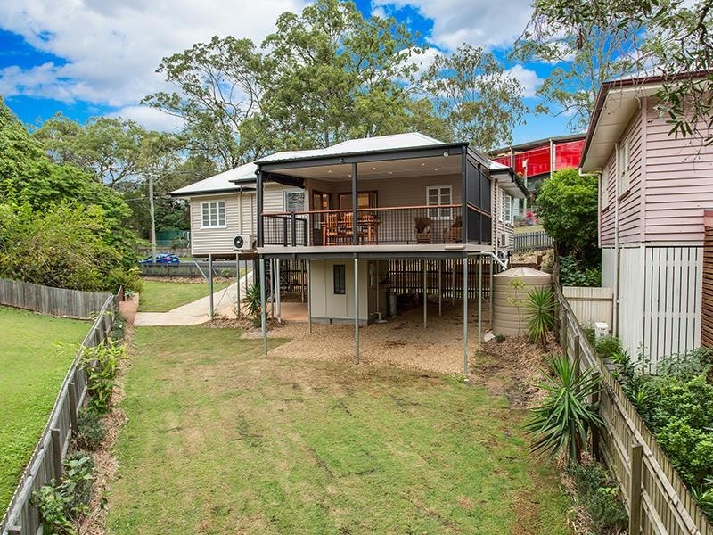 27 Ashbourne Ave, Ashgrove QLD 4060