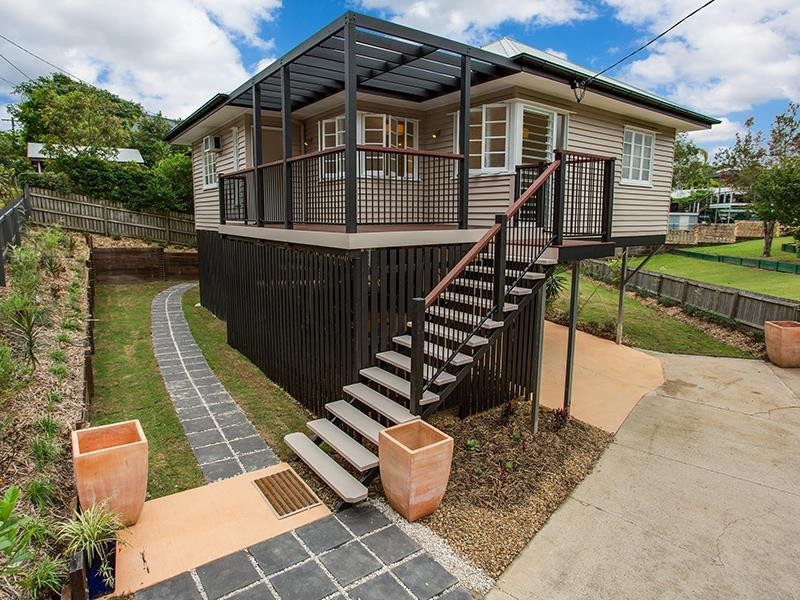 27 Ashbourne Ave, Ashgrove QLD 4060