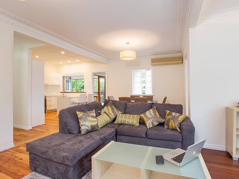 27 Ashbourne Ave, Ashgrove QLD 4060