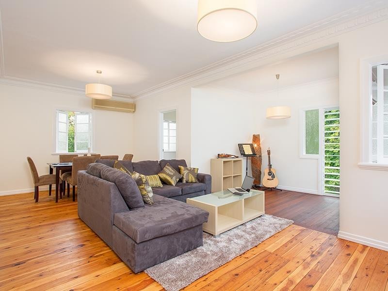 27 Ashbourne Ave, Ashgrove QLD 4060