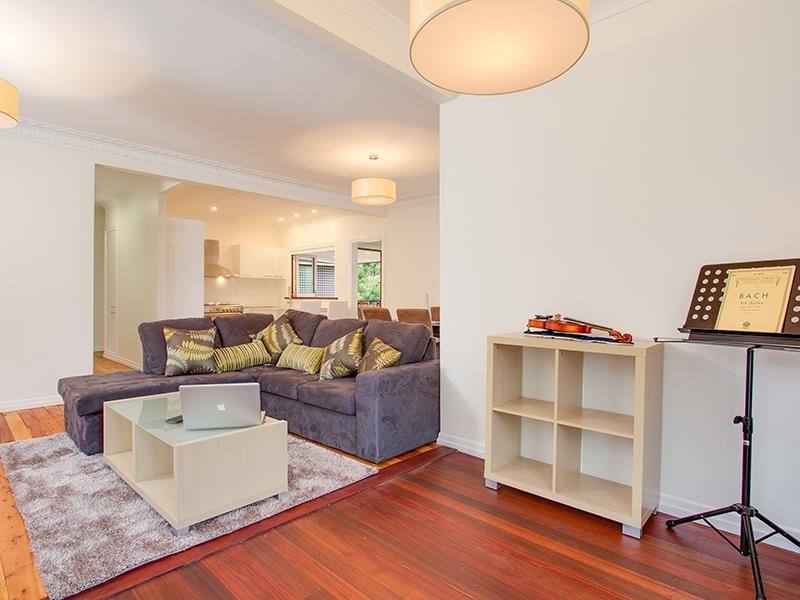 27 Ashbourne Ave, Ashgrove QLD 4060