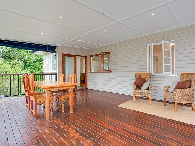 27 Ashbourne Ave, Ashgrove QLD 4060