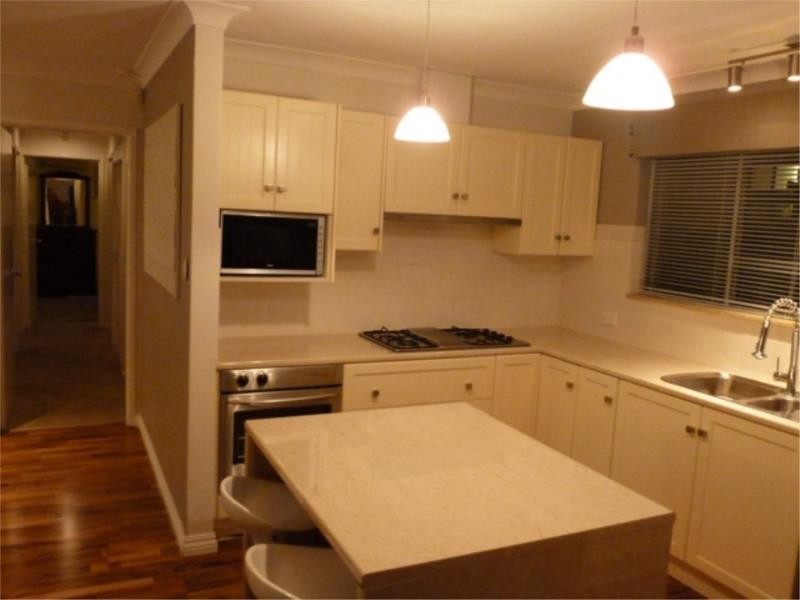 4 Legana ave, Kingsley WA 6026