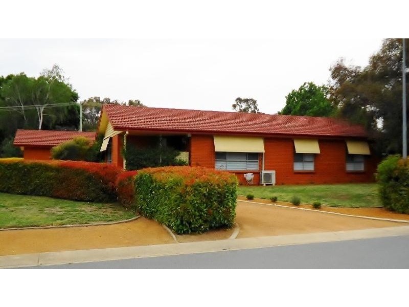 2 Paul Place, Monash ACT 2904