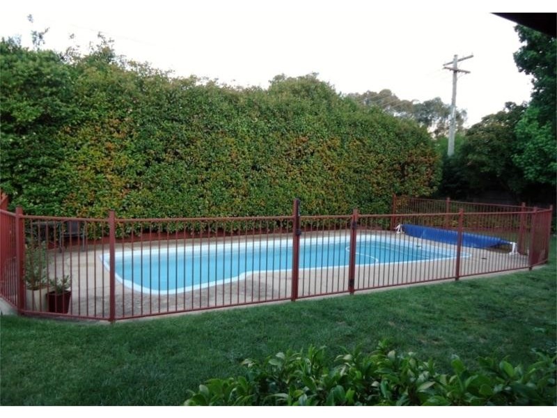 2 Paul Place, Monash ACT 2904