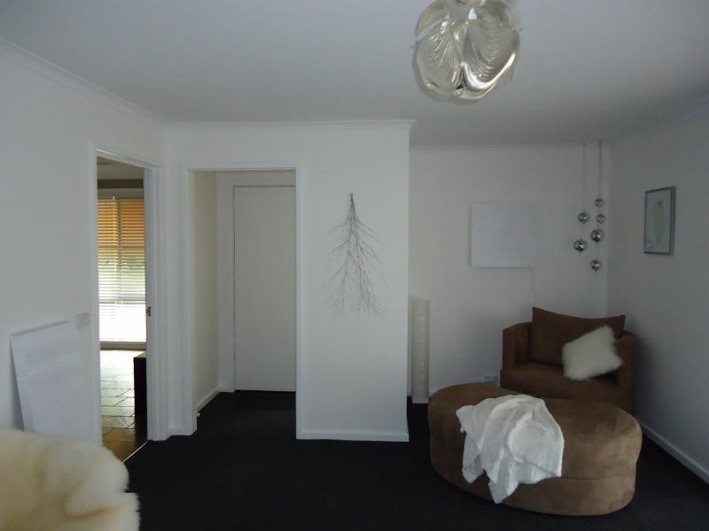 2 Paul Place, Monash ACT 2904