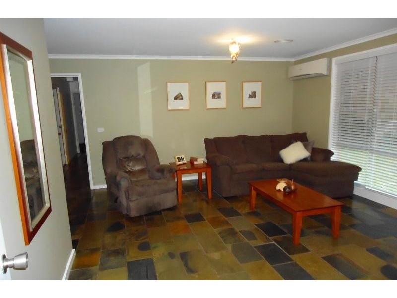 2 Paul Place, Monash ACT 2904