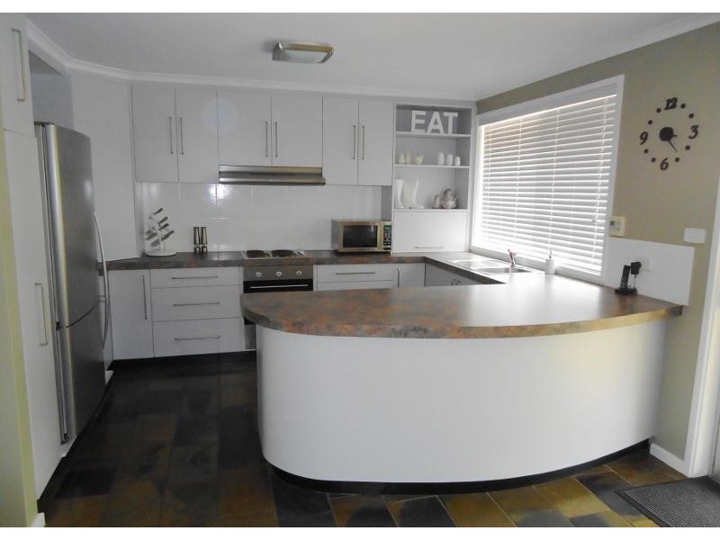 2 Paul Place, Monash ACT 2904