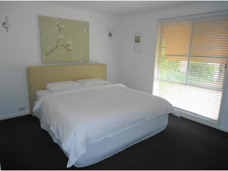 2 Paul Place, Monash ACT 2904