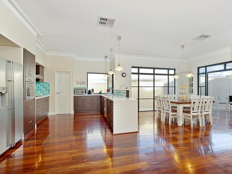 4 Concord Terrace, Atwell WA 6164