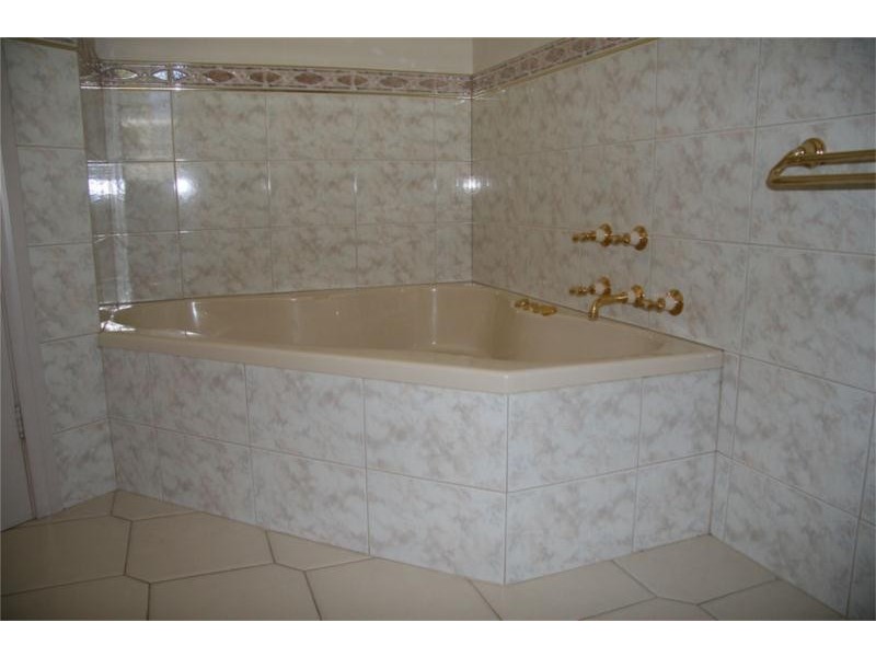 2 Sterry Street, Golden Square VIC 3555