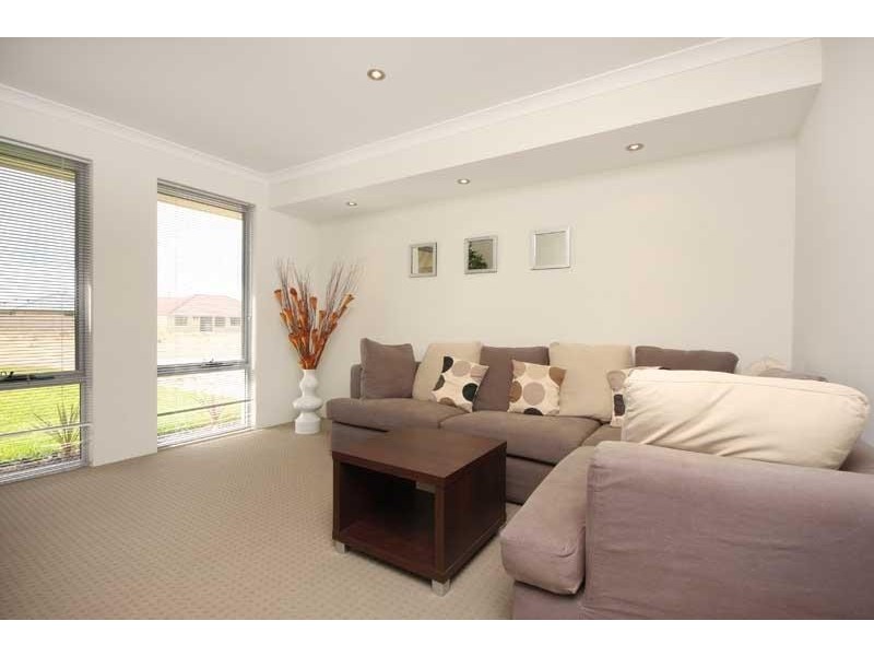 7 Lavinia Crescent, Secret Harbour WA 6173