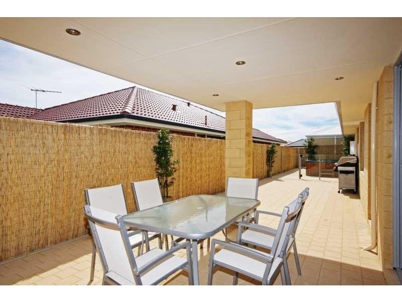 7 Lavinia Crescent, Secret Harbour WA 6173