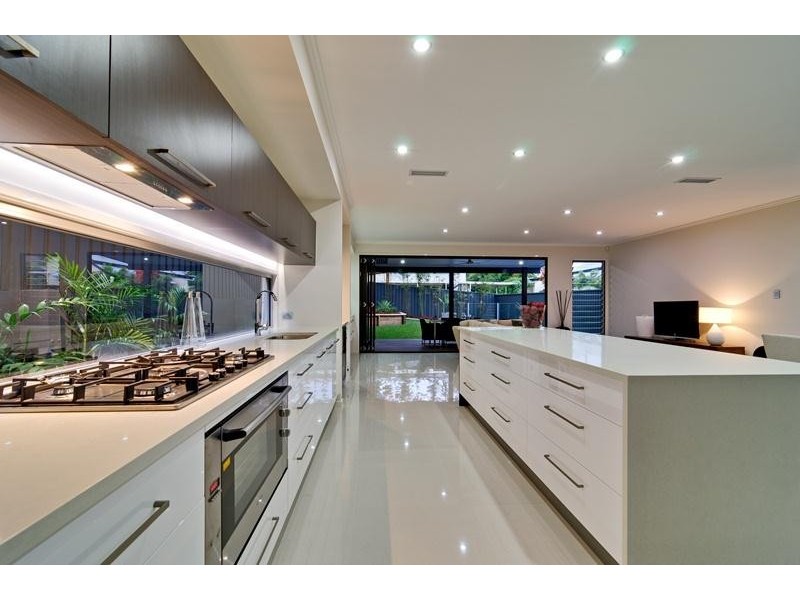 36 Philip Street, Hawthorne QLD 4171