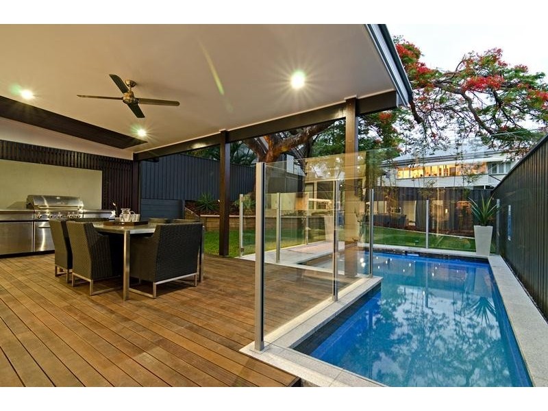 36 Philip Street, Hawthorne QLD 4171