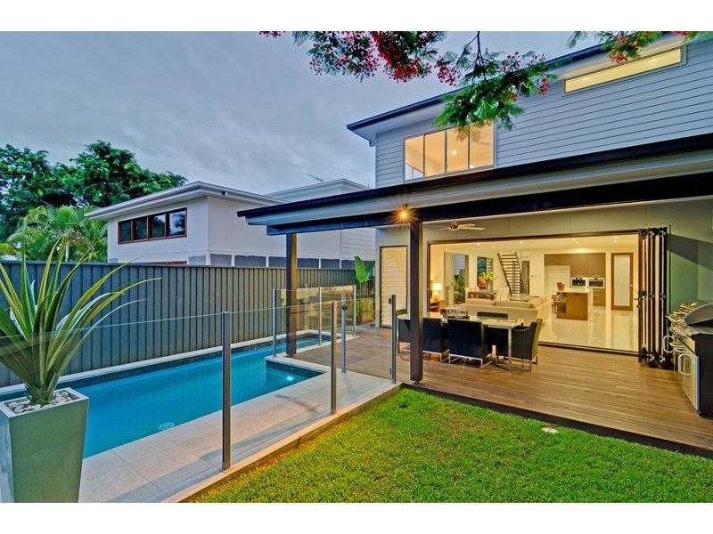 36 Philip Street, Hawthorne QLD 4171