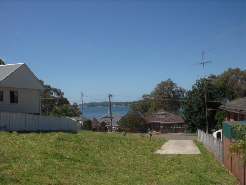 3 Blandford Street, Fennell Bay NSW 2283