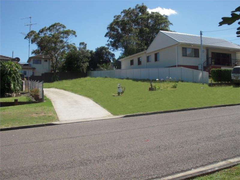 3 Blandford Street, Fennell Bay NSW 2283